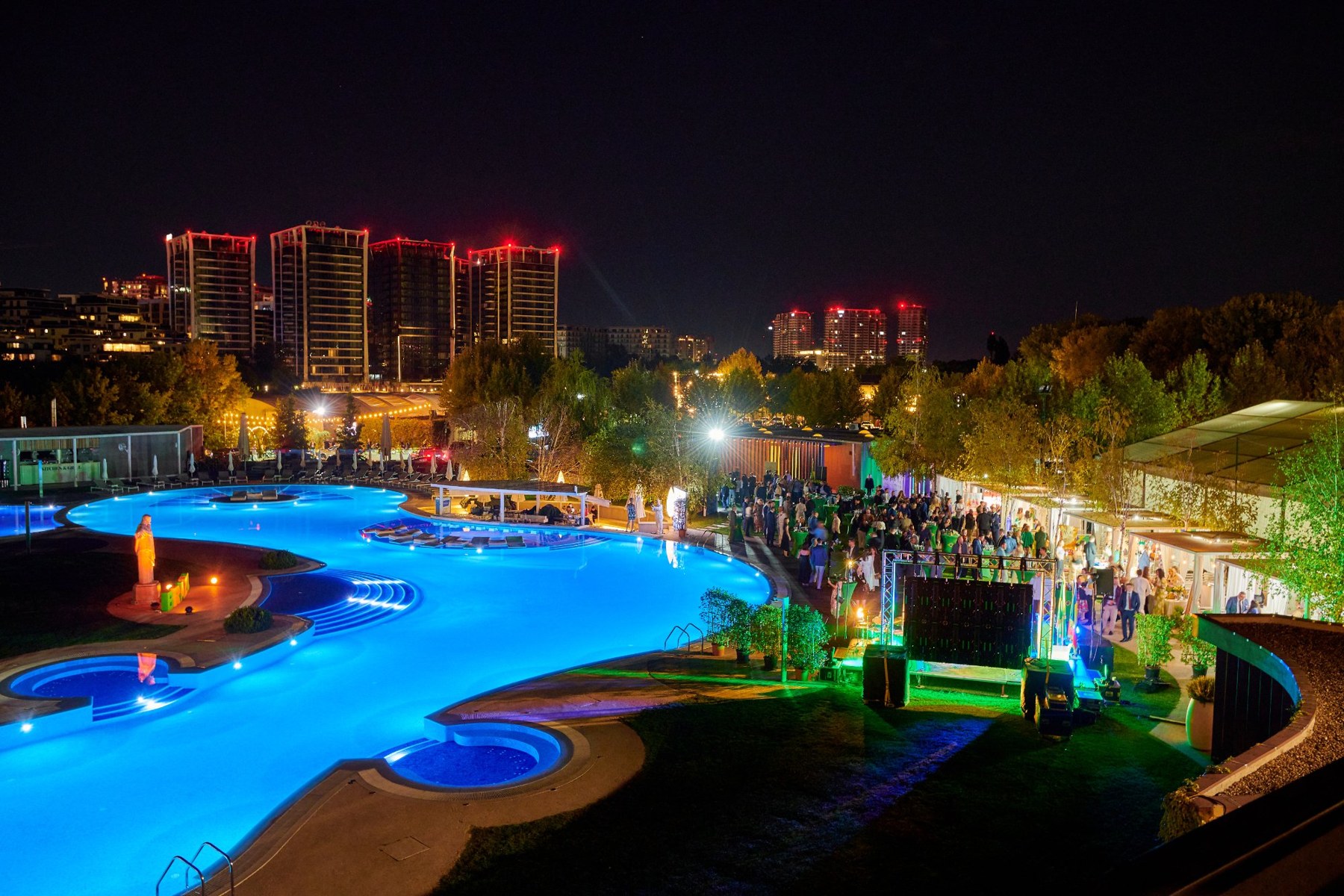 The illuminated pool and reception venue at Pool of Pescariu in Bucharest during Brazil National Day 2026